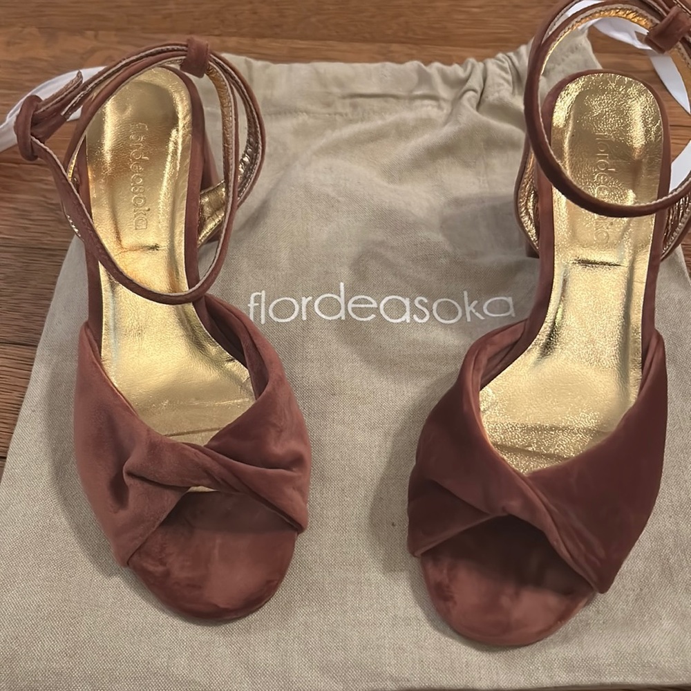 Flordeasoka Velvet Heels
